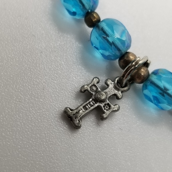 blue and clear beaded choker with sterling silver cross charm - Picture 3 of 4